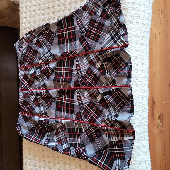 PLUM Skirt - Picture 2 of 2